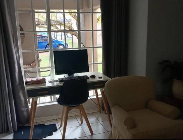 2 BEDROOM TOWNHOUSE FOR SALE IN ERASMUSKLOOF